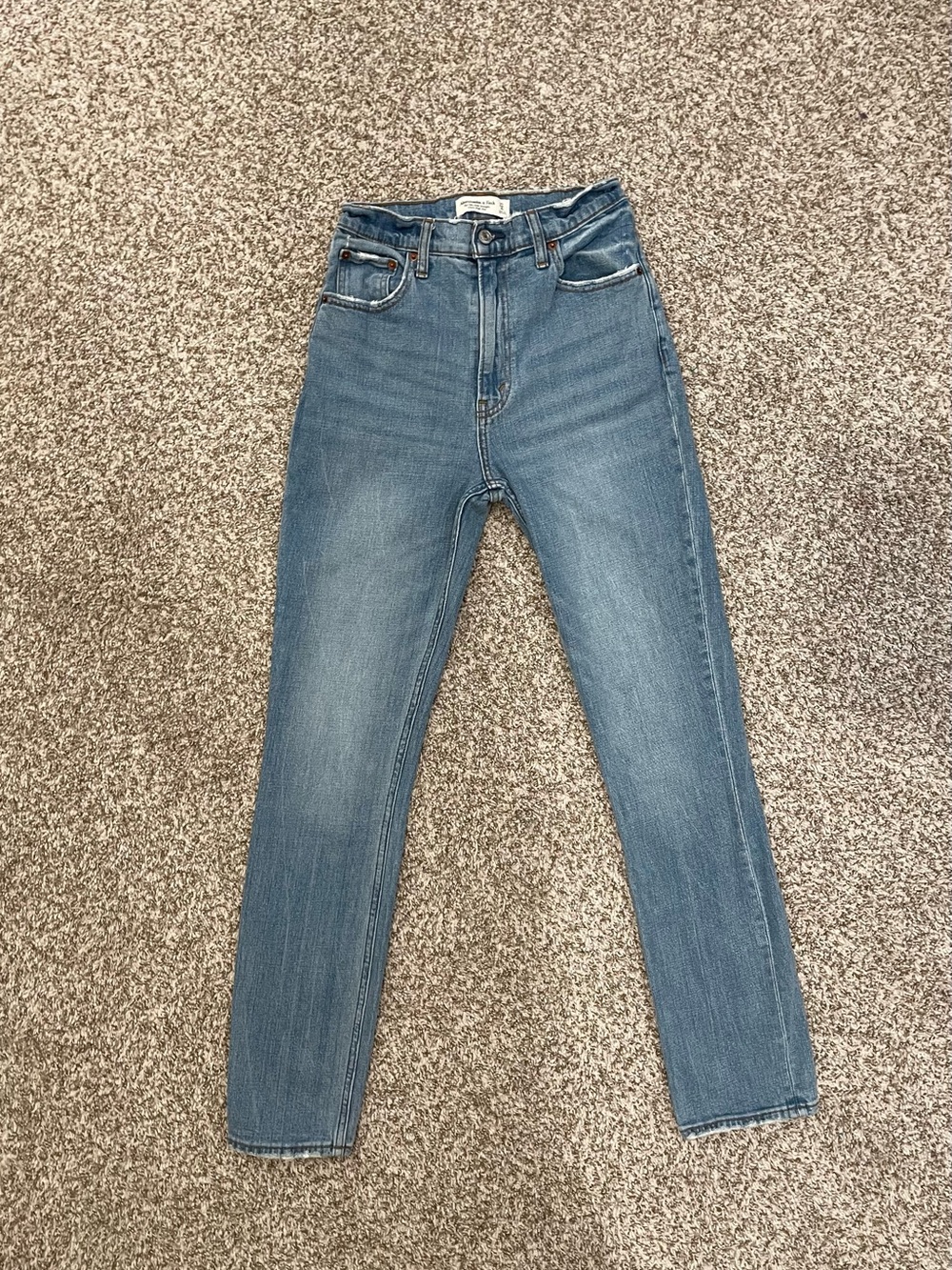 Abercrombie & Fitch The 90’s Slim Straight Ultra High Rise Size 4